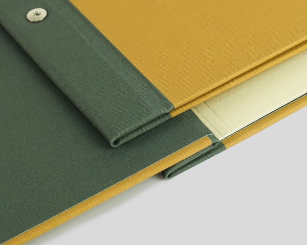 Detalle Cartas Deluxe con tela